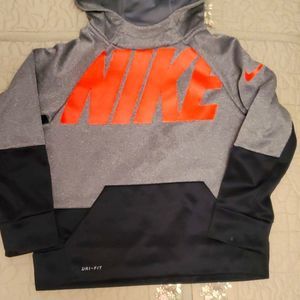 Nike Athletic Boys Small Hoodie – Dri-FIT, Warm Fleece Lined